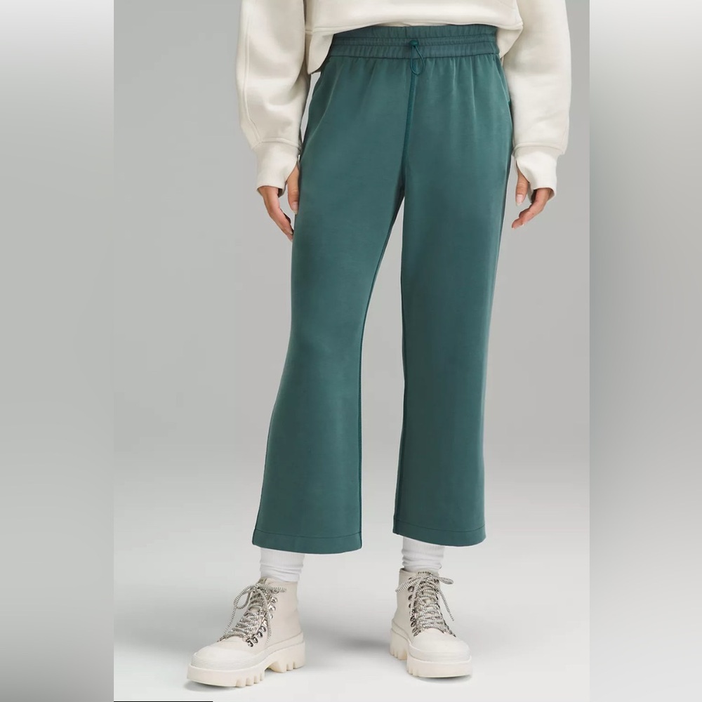 Lululemon Softstreme High-Rise Straight-Leg Cropped Pant Sz 2